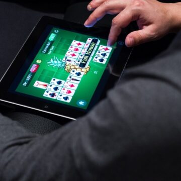 Comprehensive Guide to Playing Poker in a Casino