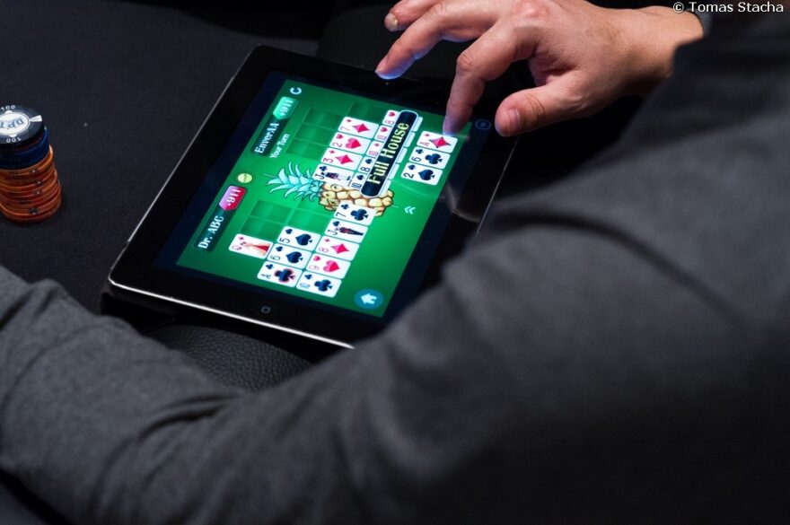 Comprehensive Guide to Playing Poker in a Casino